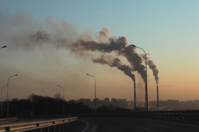 Fotosíntesis artificial para convertir CO2 en plástico