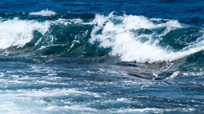 Ideal Europa Obediencia Por qué agua del mar es azul y la espuma es blanca? - Ambientum