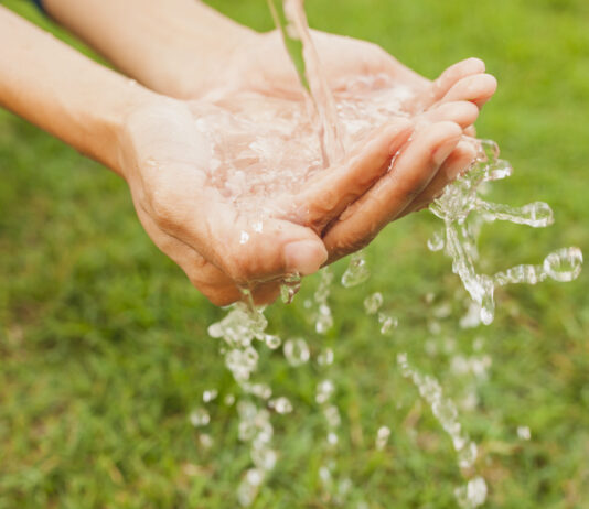 5 propiedades del agua que la hacen esencial para la vida