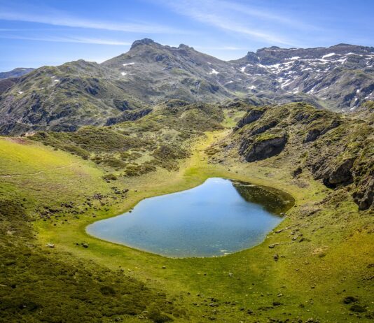 Descubriendo los lagos más bonitos de España: Joyas naturales por explorar