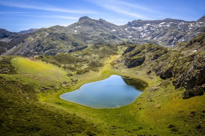 Descubriendo los lagos más bonitos de España: Joyas naturales por explorar