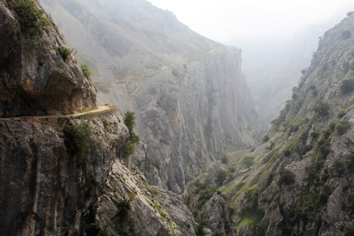 Las 5 mejores rutas de senderismo en España: Naturaleza y aventura