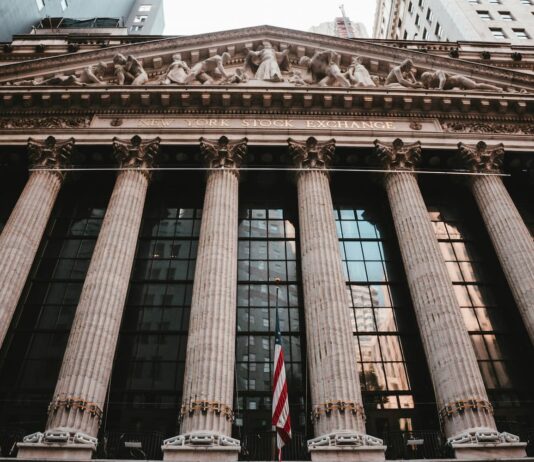 Cambio en la sec: menos transparencia climática para empresas