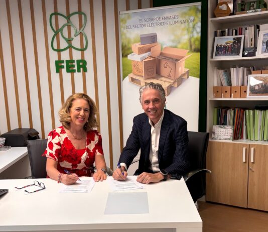 FER y AMBIENVASES impulsan la circularidad de envases industriales
