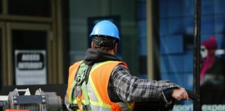 ¿Por qué es importante utilizar pantalones específicos para el trabajo?