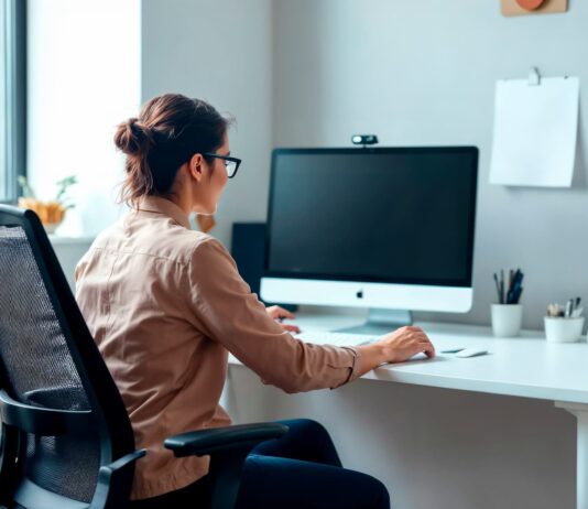 Mejora tu bienestar con un puesto de trabajo ergonómico